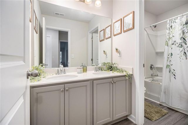 596 River Gardens SE Drive, Atlanta, GA 30354