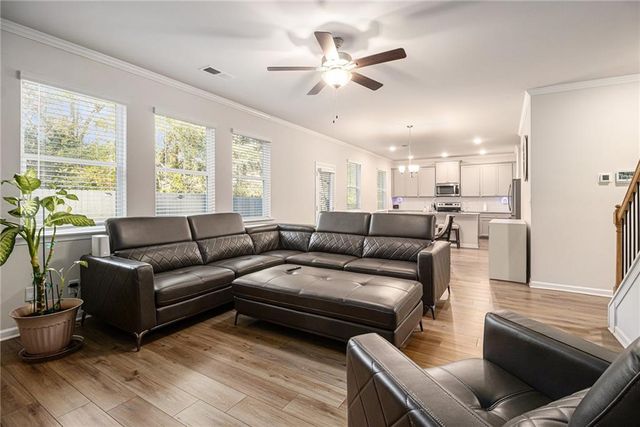 596 River Gardens SE Drive, Atlanta, GA 30354