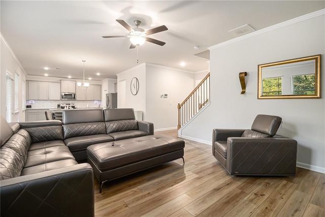 596 River Gardens SE Drive, Atlanta, GA 30354