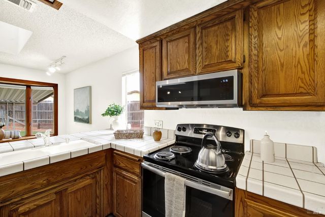 2219 Channing Ct, Fairfield, CA 94533