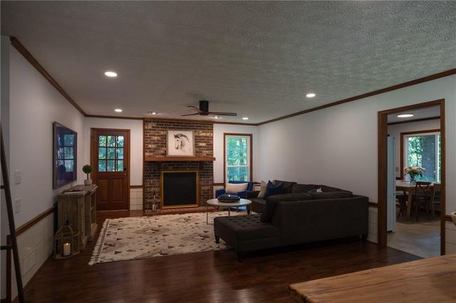 4512 Creekwood Circle NW, Kennesaw, GA 30152