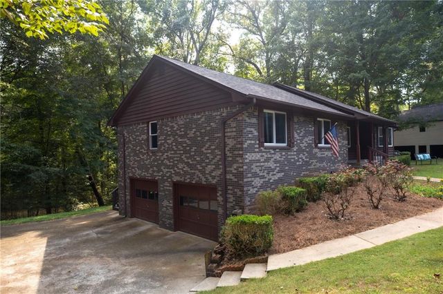 4512 Creekwood Circle NW, Kennesaw, GA 30152