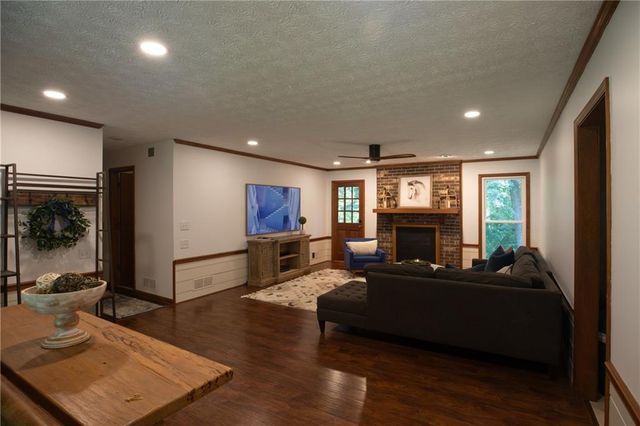 4512 Creekwood Circle NW, Kennesaw, GA 30152