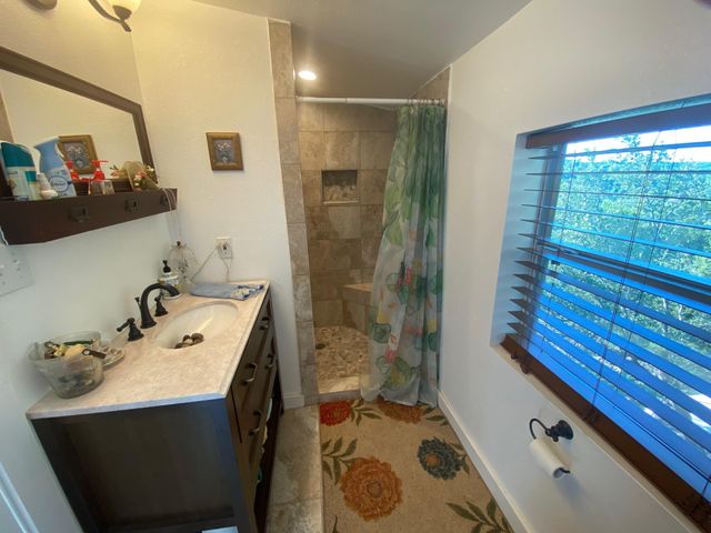 156 Lazy Leaf LN, Wimberley, TX 78676