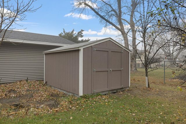 8316 Hampshire Avenue N, Brooklyn Park, MN 55445