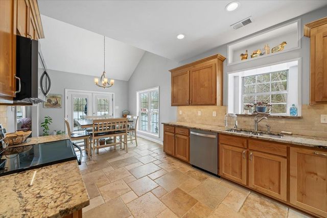 595 CHARLES PL, Munford, TN 38058