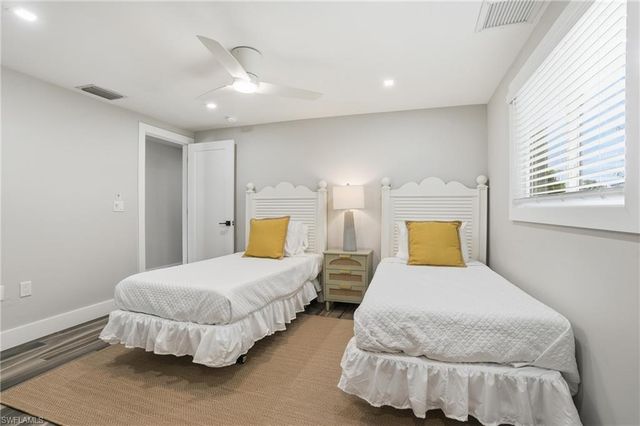 1806 Ibis LN E, Sanibel, FL 33957