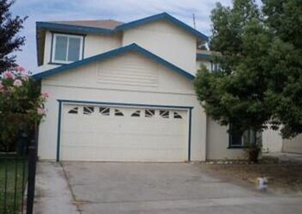 650 E Front Street, Farmersville, CA 93223