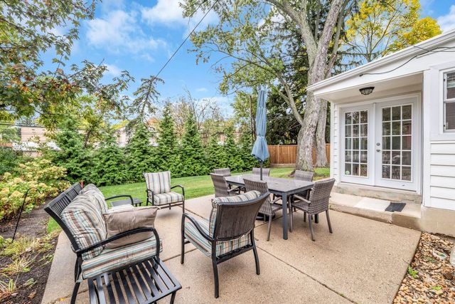 1154 Vernon Drive, Glenview, IL 60025