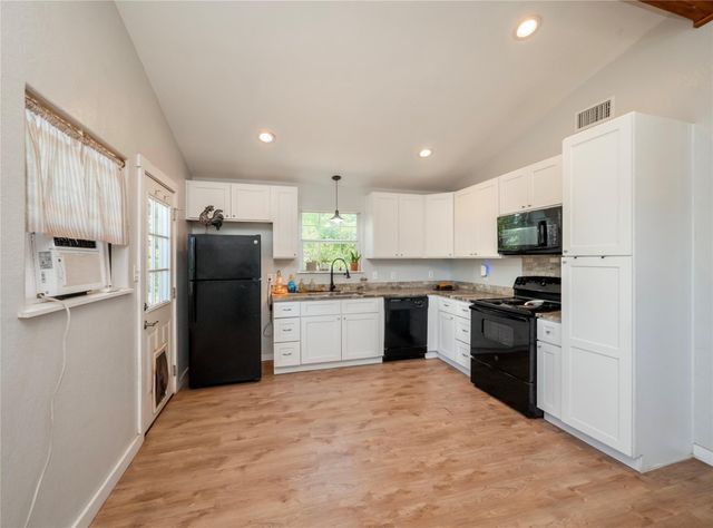 500 Gravel DR, Burnet, TX 78611