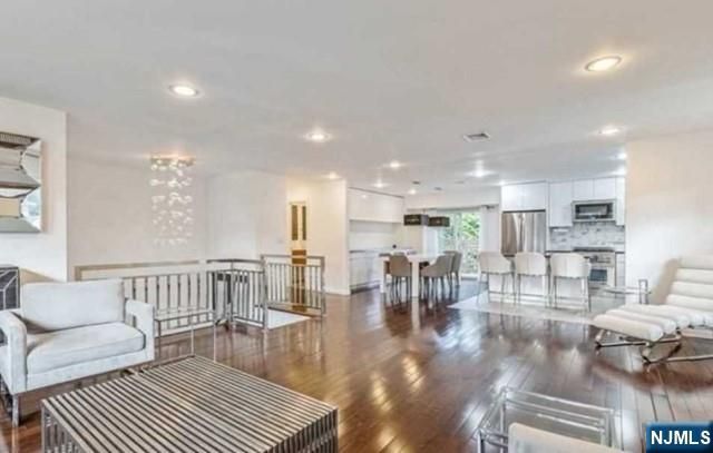 44 Roberts Court, Tenafly, NJ 07670