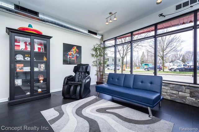 2935 W Jefferson Avenue, Trenton, MI 48183