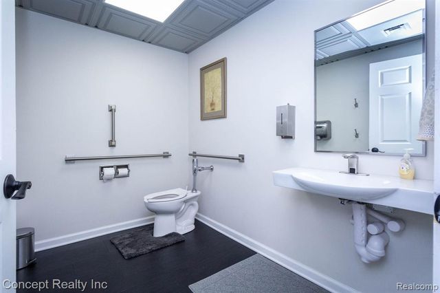 2935 W Jefferson Avenue, Trenton, MI 48183