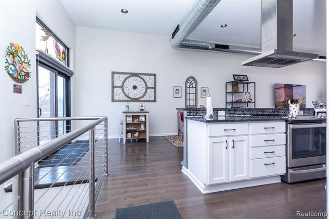 2935 W Jefferson Avenue, Trenton, MI 48183