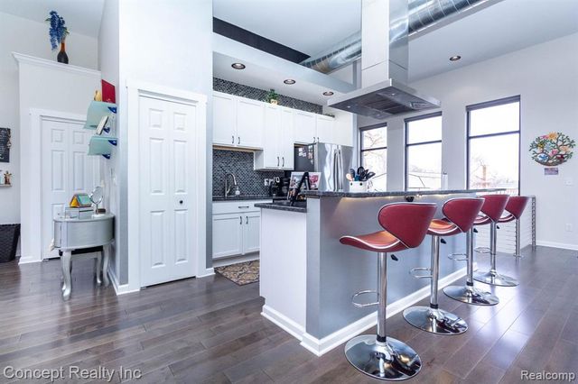 2935 W Jefferson Avenue, Trenton, MI 48183