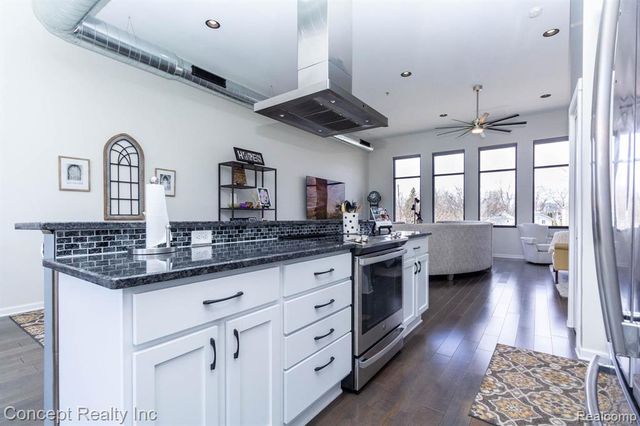 2935 W Jefferson Avenue, Trenton, MI 48183