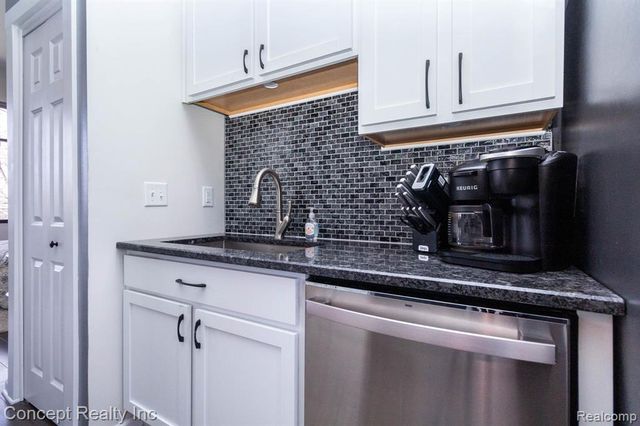 2935 W Jefferson Avenue, Trenton, MI 48183