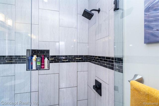 2935 W Jefferson Avenue, Trenton, MI 48183