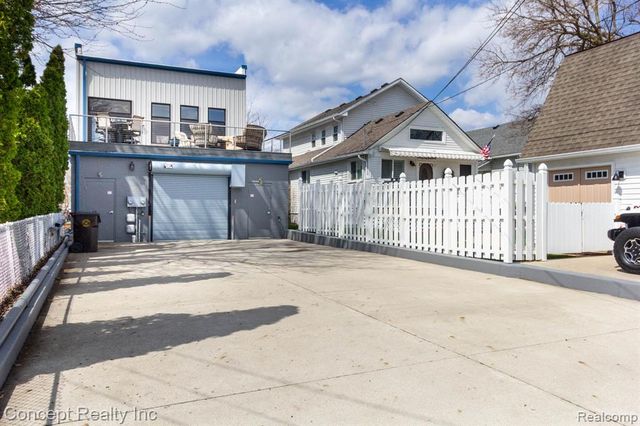 2935 W Jefferson Avenue, Trenton, MI 48183
