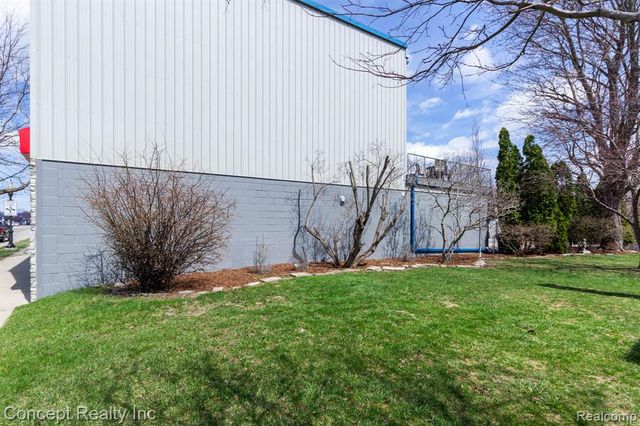 2935 W Jefferson Avenue, Trenton, MI 48183
