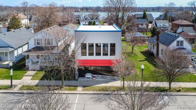 2935 W Jefferson Avenue, Trenton, MI 48183