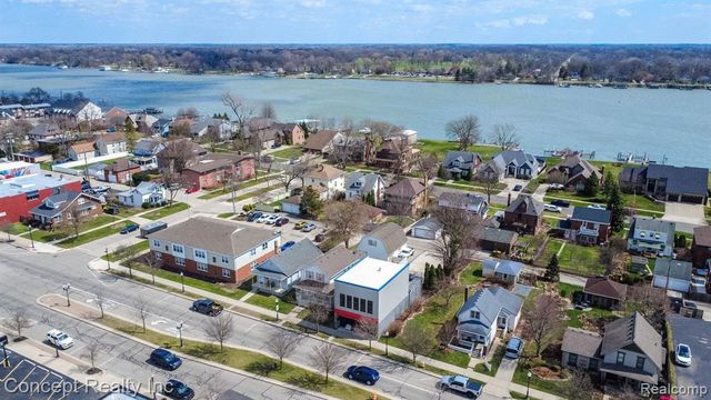 2935 W Jefferson Avenue, Trenton, MI 48183