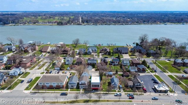 2935 W Jefferson Avenue, Trenton, MI 48183
