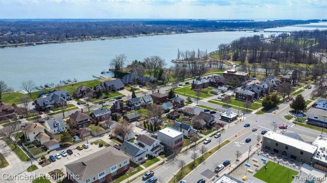 2935 W Jefferson Avenue, Trenton, MI 48183