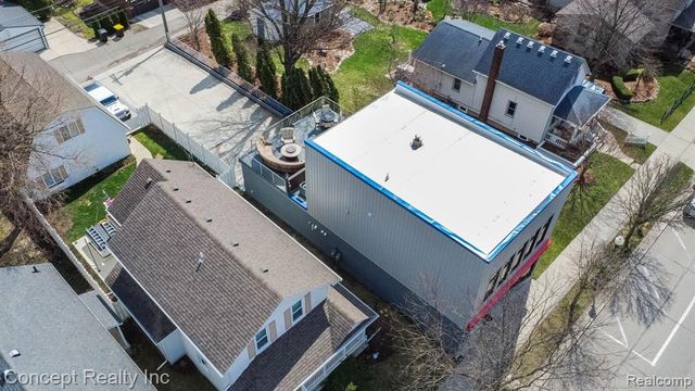 2935 W Jefferson Avenue, Trenton, MI 48183