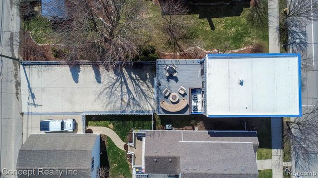 2935 W Jefferson Avenue, Trenton, MI 48183