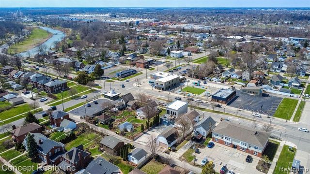 2935 W Jefferson Avenue, Trenton, MI 48183