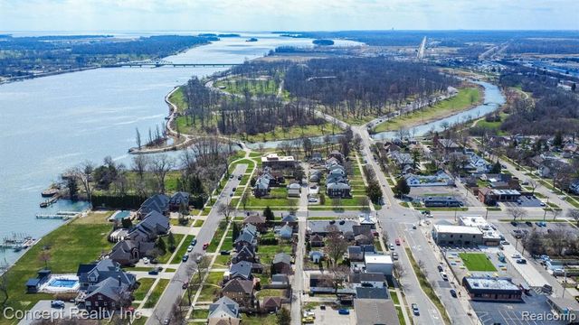 2935 W Jefferson Avenue, Trenton, MI 48183