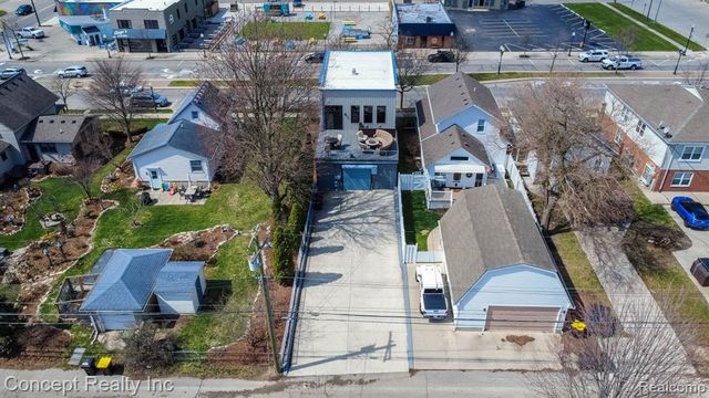 2935 W Jefferson Avenue, Trenton, MI 48183