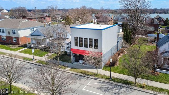 2935 W Jefferson Avenue, Trenton, MI 48183