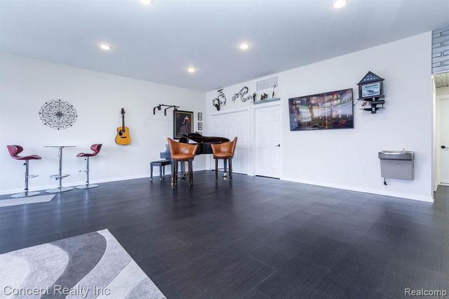 2935 W Jefferson Avenue, Trenton, MI 48183