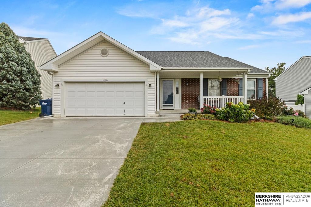 7821 S 98th Street, La Vista, NE 68128