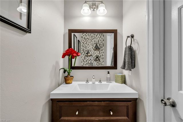 5619 Picadilly LN, Portsmouth, VA 23703