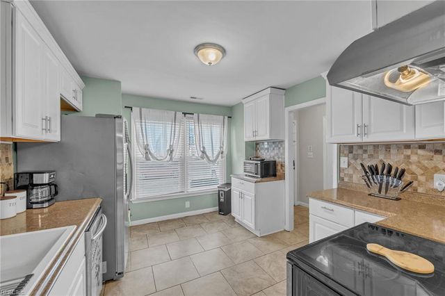 5619 Picadilly LN, Portsmouth, VA 23703