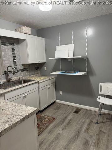 194 Shawnee Estates, Winfield, WV 25213