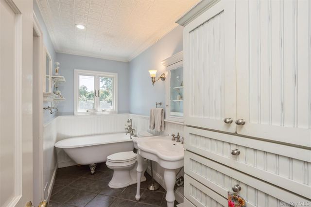 17 Duncan Lane, Huntington, NY 11743