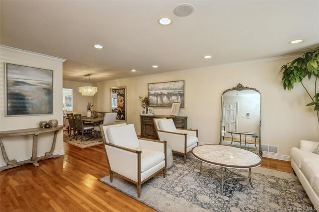 17 Duncan Lane, Huntington, NY 11743