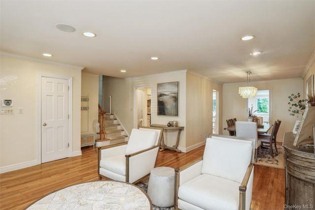 17 Duncan Lane, Huntington, NY 11743