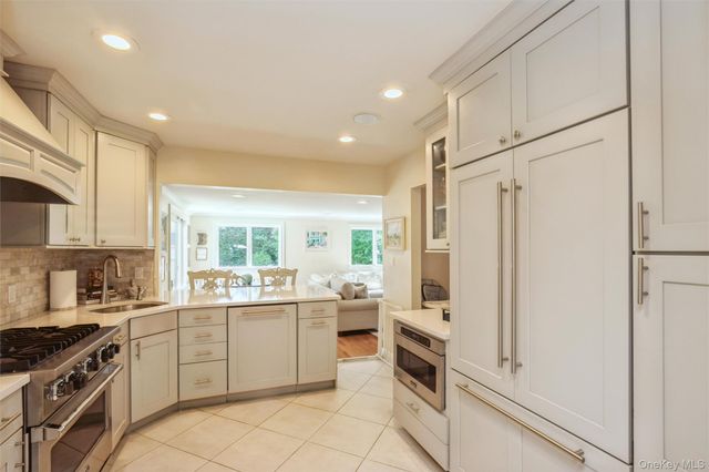 17 Duncan Lane, Huntington, NY 11743