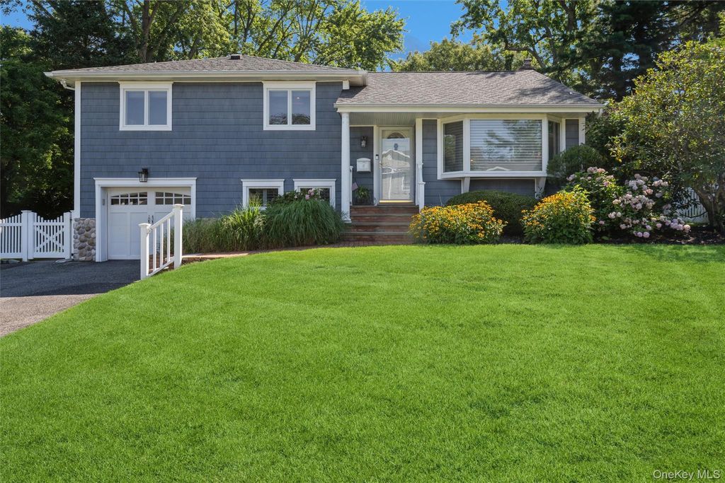 17 Duncan Lane, Huntington, NY 11743