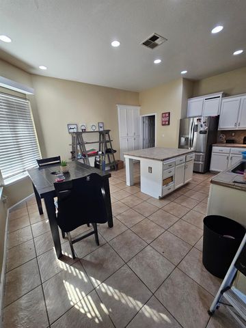 537 Bonanza Dr, Newman, CA 95360