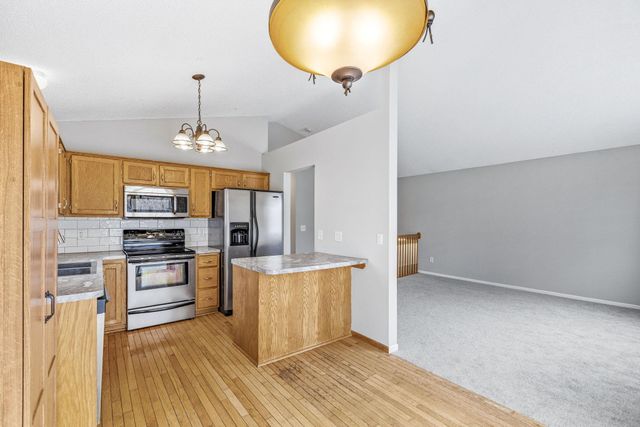 9623 Hamlet Avenue S, Cottage Grove, MN 55016