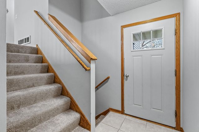 9623 Hamlet Avenue S, Cottage Grove, MN 55016