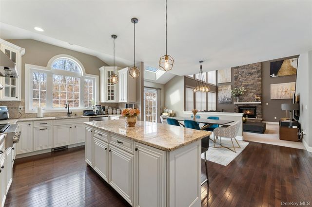 108 Boxwood Circle, Hopewell Junction, NY 12533