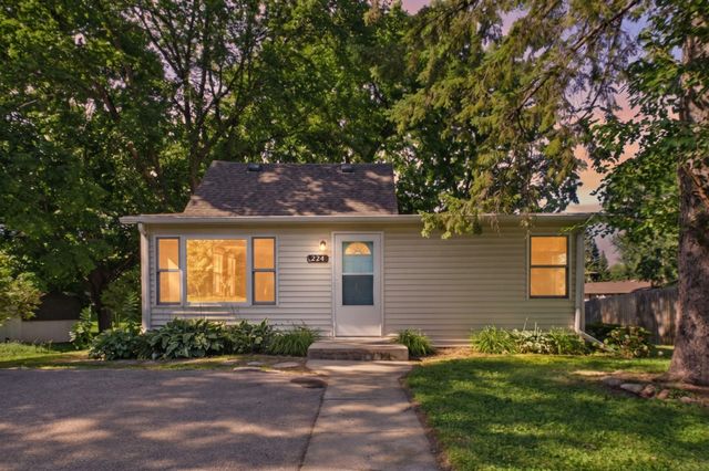 224 W 78th Street, Chanhassen, MN 55317