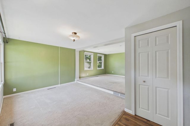 224 W 78th Street, Chanhassen, MN 55317